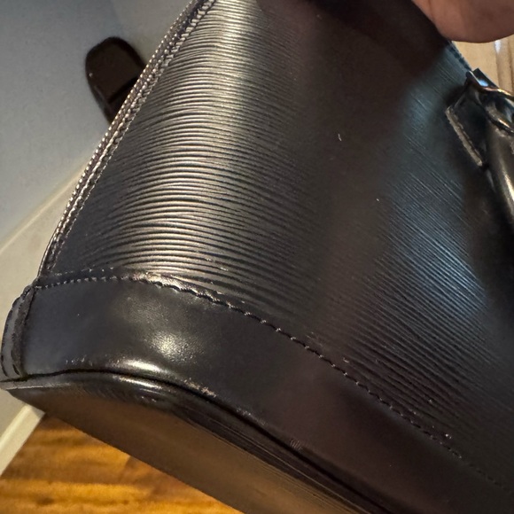 Louis Vuitton Black Epi Leather Alma PM - Picture 5 of 13